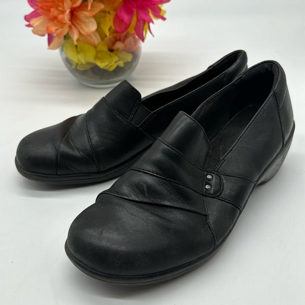 Clarks Black Leather Loafers Size 6.5 BLO7387D
